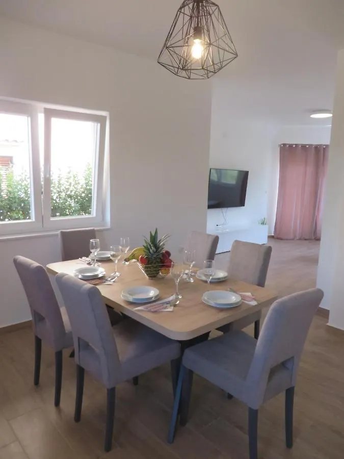 M&L Holliday Home Biograd Na Moru Croatia