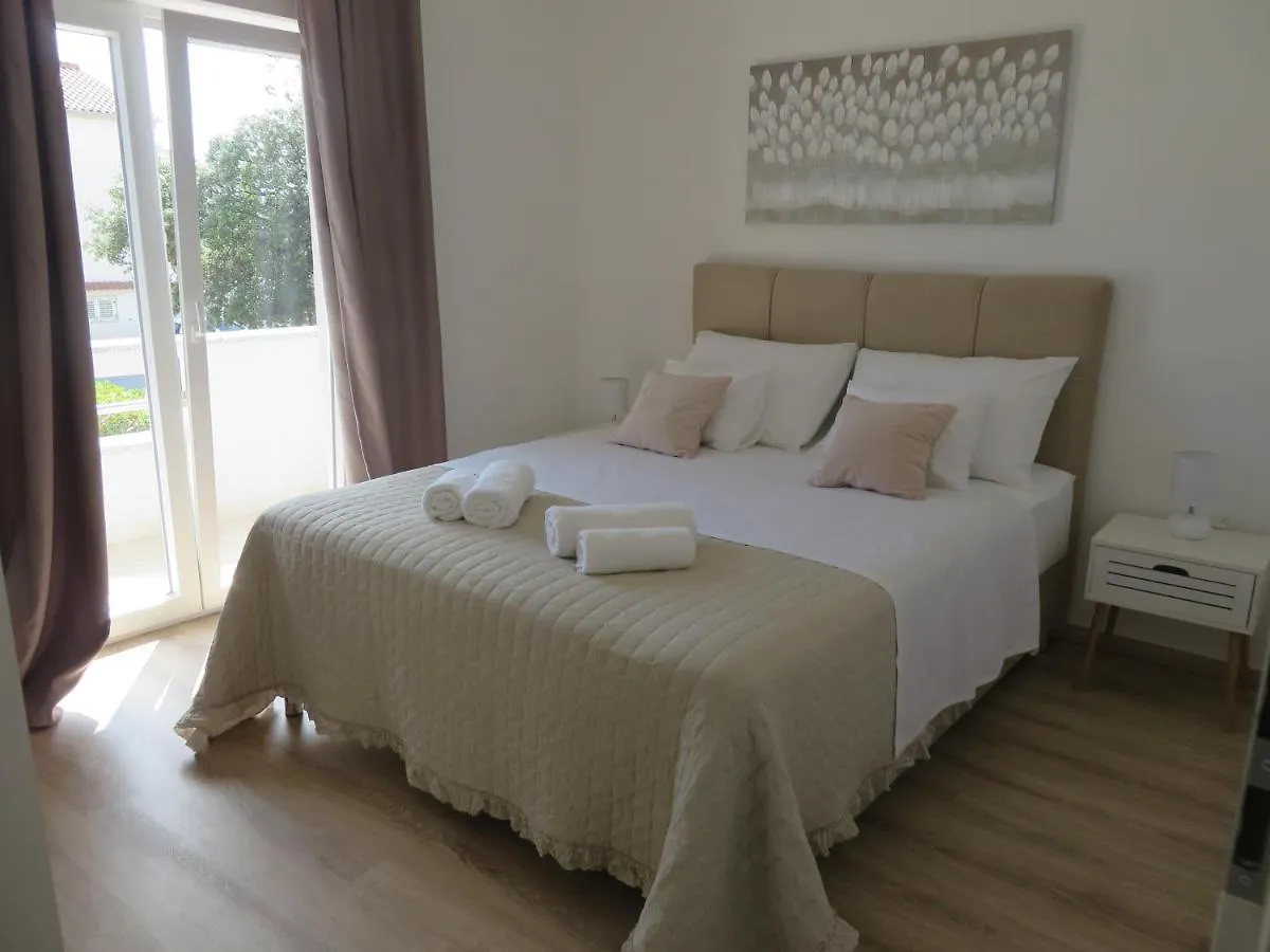 M&L Holliday Home Biograd Na Moru Croatia