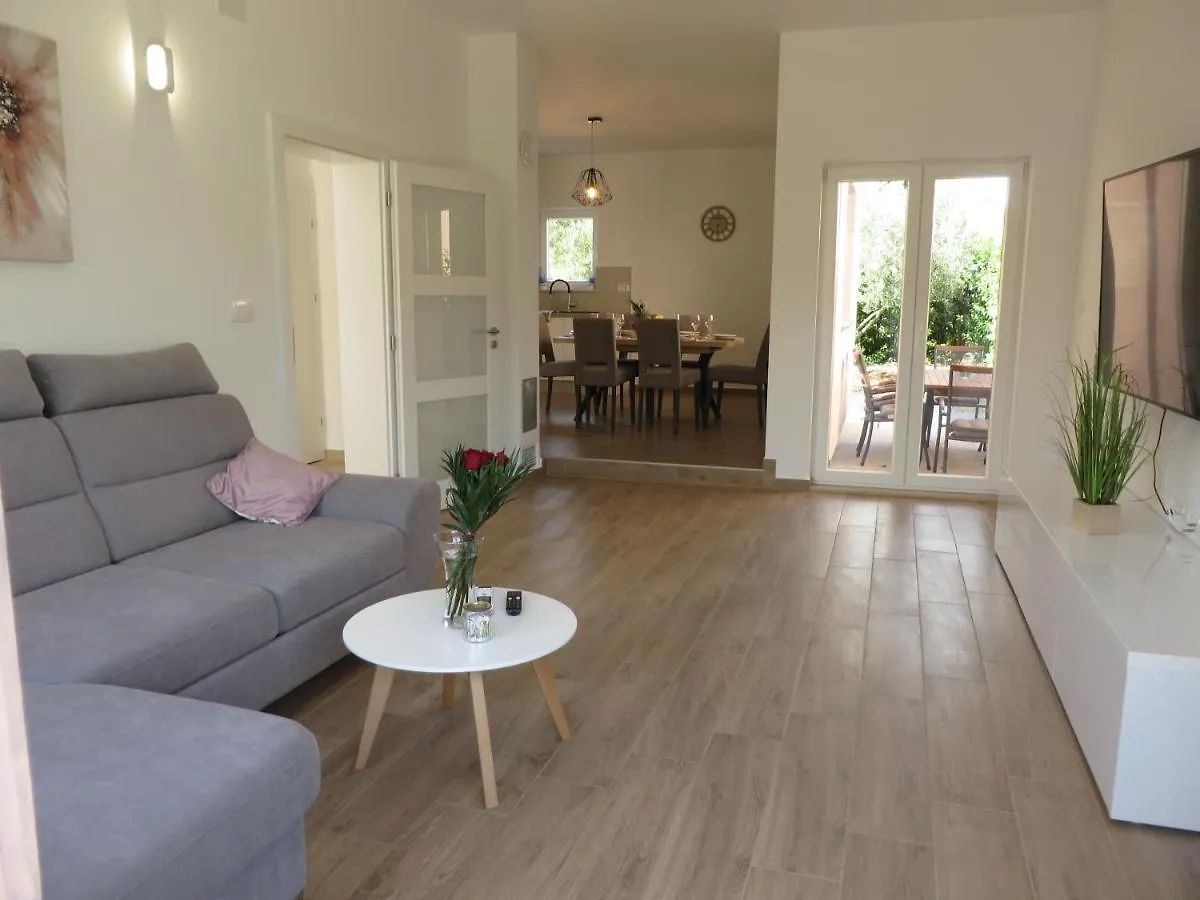 M&L Holliday Home Biograd Na Moru Croatia