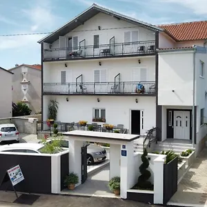 3* krevet i doručak Maki
