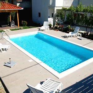 Apartment Filipovic With Pool, Weißenburg