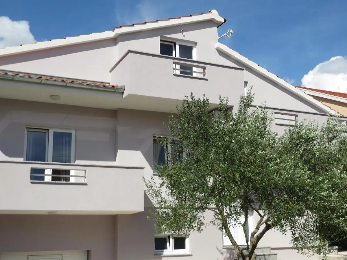 בית נופש ביוגראד נה מורו M&L Holliday Home קרואטיה